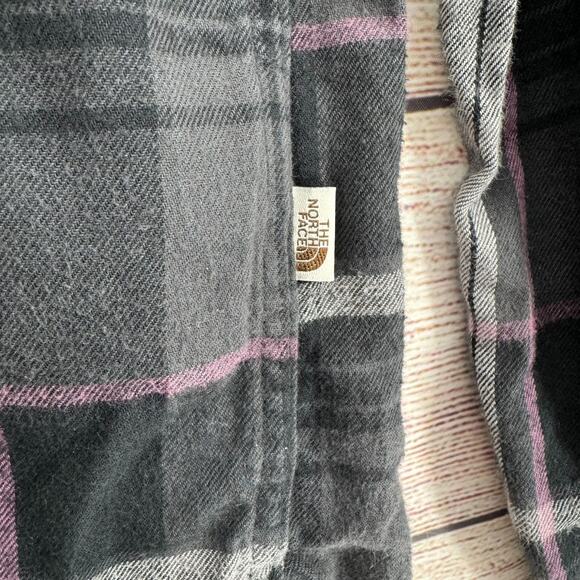 The North Face Plaid Button Down‎ Flannel Shirt Men's Size M Gray/Black/Purple - Picture 3 of 7